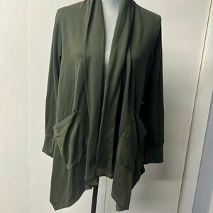 Cuddl Duds brand green soft long sleeve coverup.